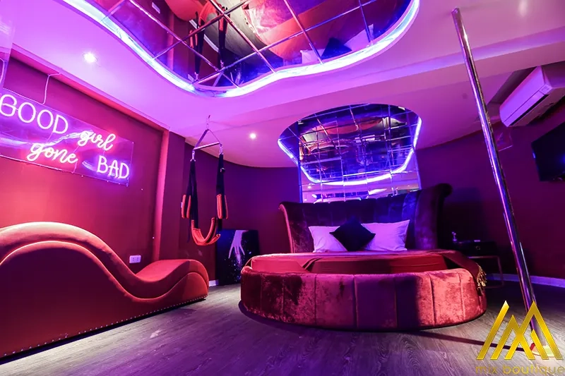 Phòng Hidden Frenzy - Gợi ý kinh nghiệm đi khách sạn tình yêu lần đầu