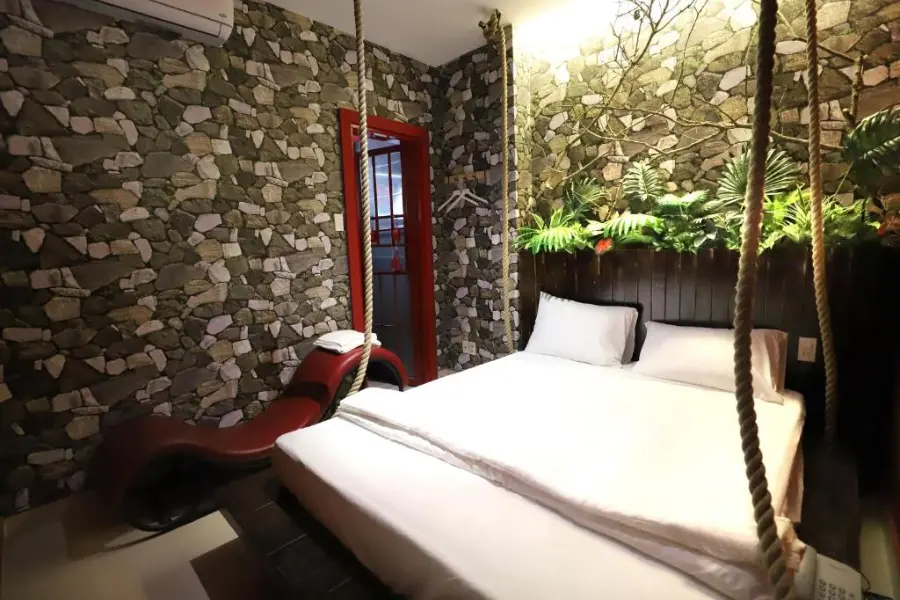 Review khách sạn tình yêu Love ST Hotel