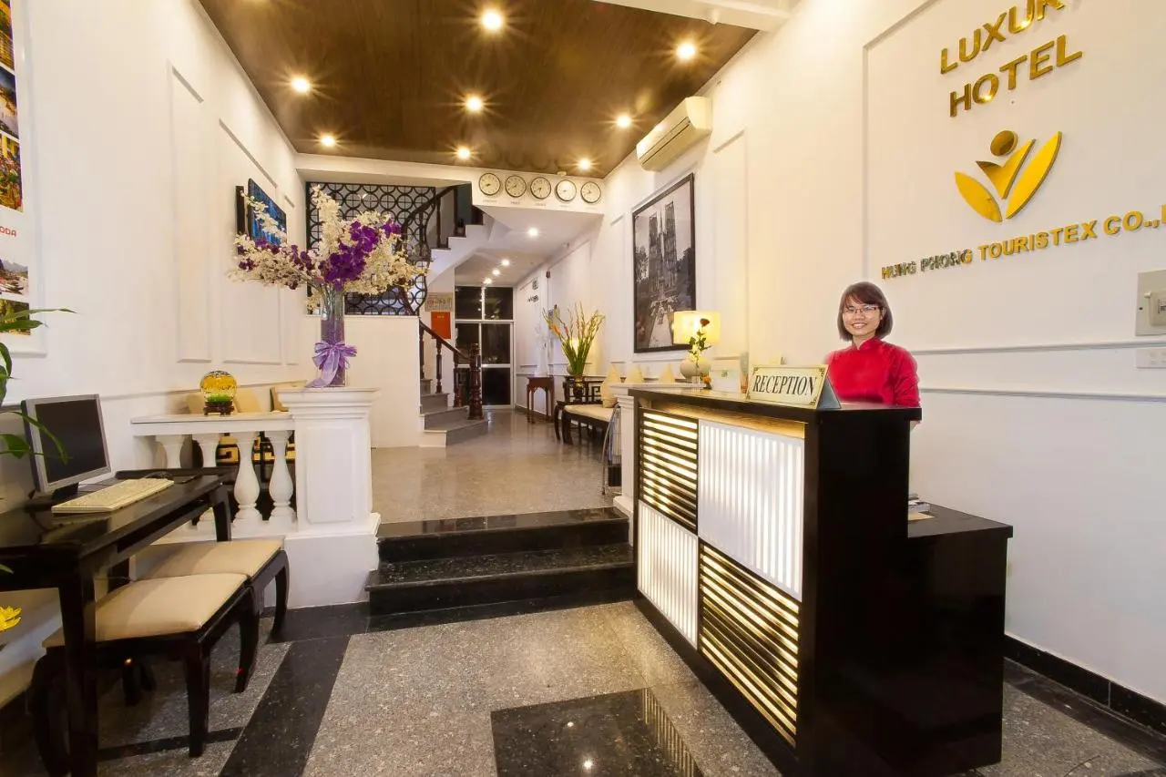 review khách sạn Luxury Hotel