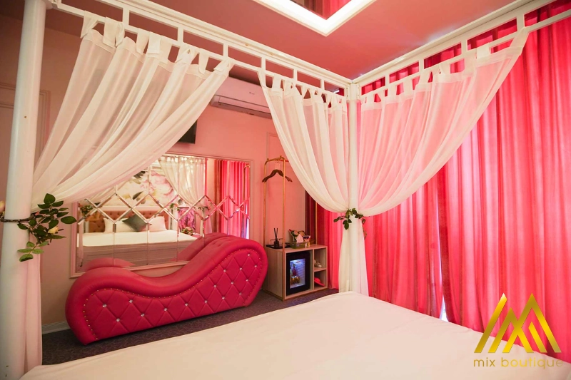 Hoà mình vào bữa tiệc kỷ niệm "Honeymoon vĩnh cửu"