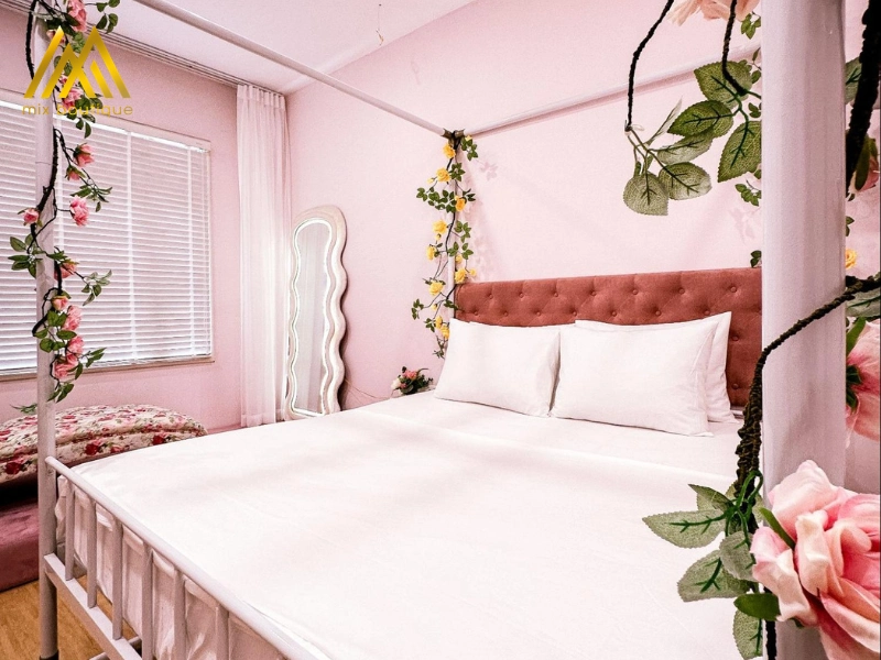 Phong cách thiết kế độc bản và đầy mê hoặc tại phòng khách sạn tình yêu Lolita
