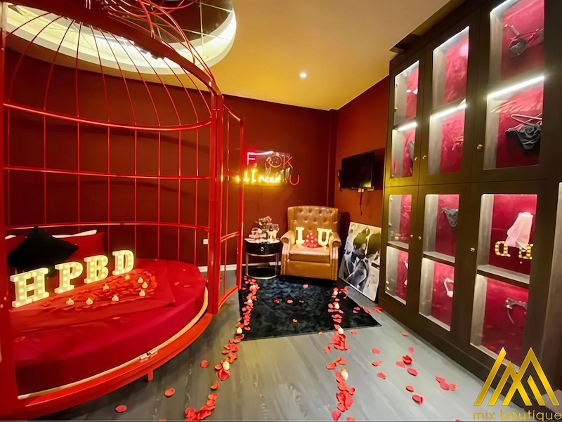 Ý tưởng hẹn hò mới lạ tại khách sạn - Thử thách "chuyện tình vô hình" (Bad boy/Bad girl)