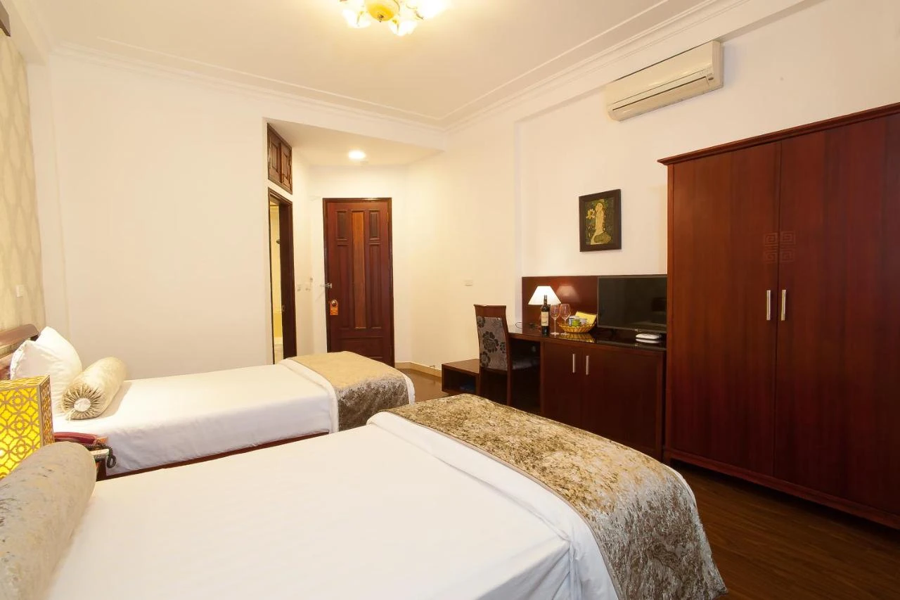 review khách sạn Luxury Hotel