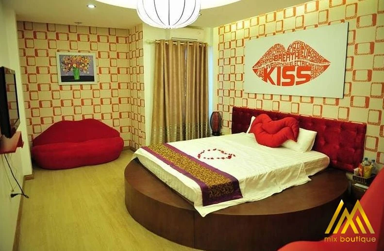 review khách sạn tình yêu Kiss Hotel