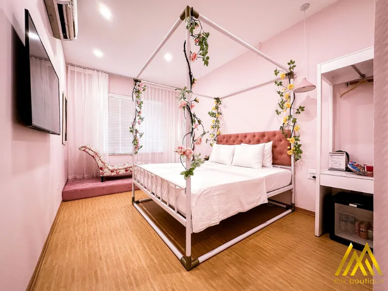 Phong cách phòng khách sạn công chúa ngọt ngào và lãng mạn tại Mix Hotel
