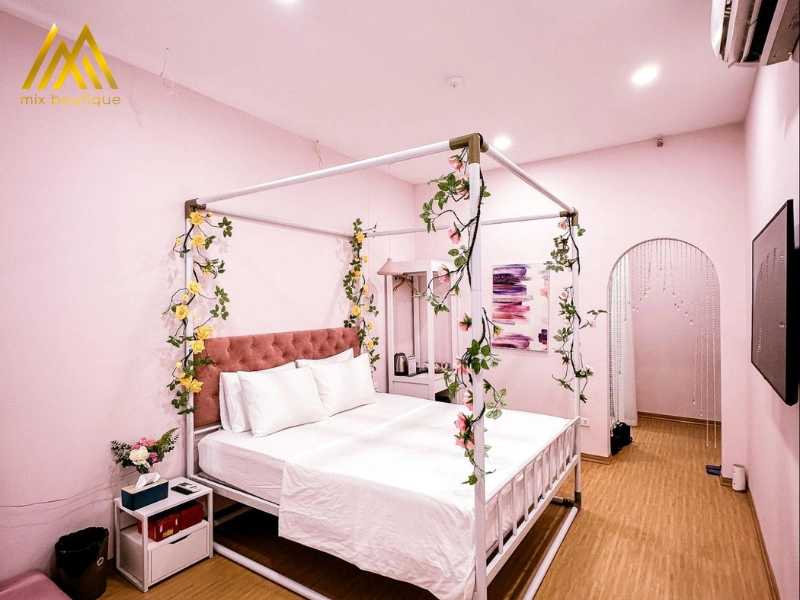 Tone màu pastel chủ đạo tạo nên cảm giác thư giãn và lãng mạn tuyệt đối